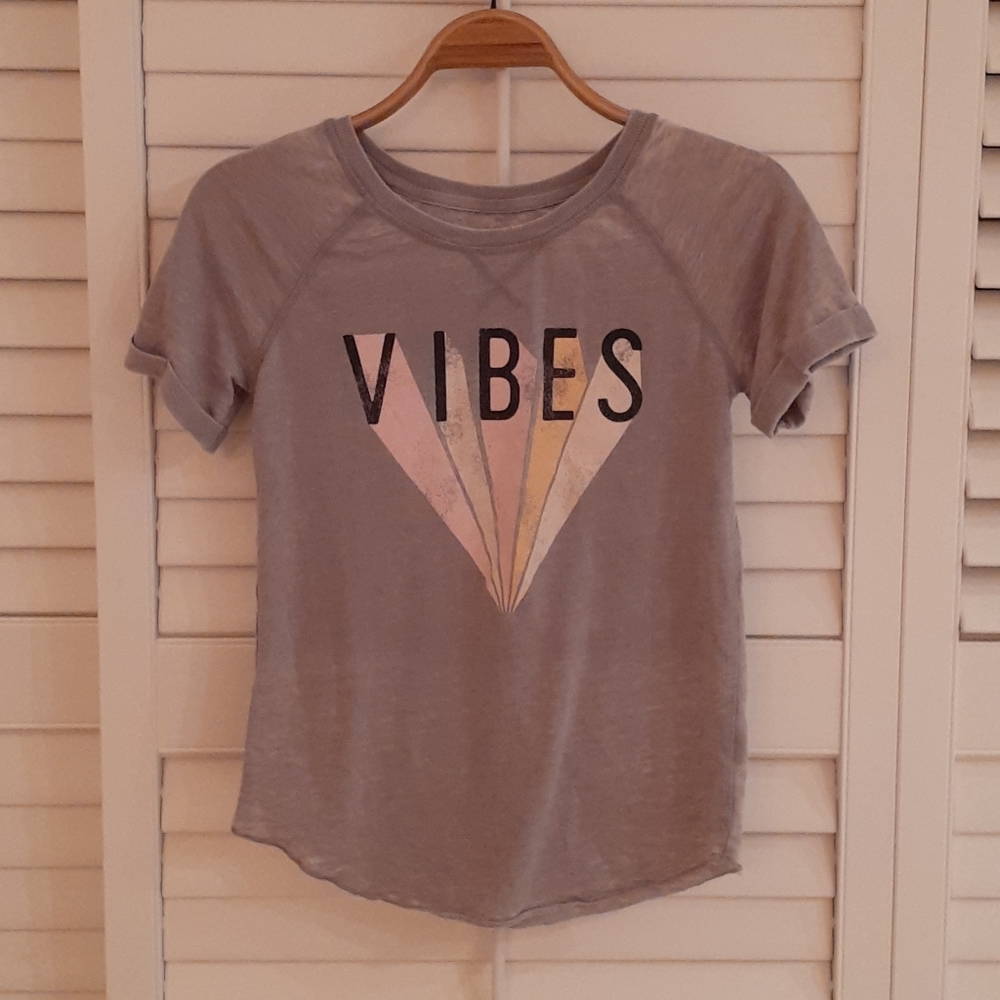 Retro style grey "vibes" top